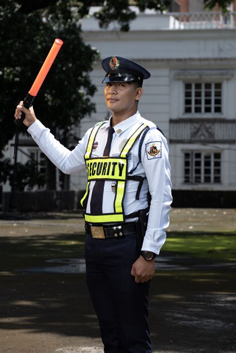 Tamod ng security guard ng school nilunok ng senior high .